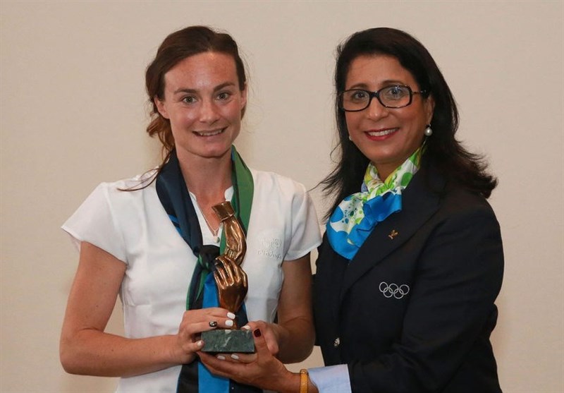 اهدای جوایز بازی جوانمردانه المپیک به دو دونده آمریکایی و نیوزیلندی و تیم هندبال نروژ