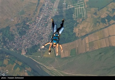 Iranian Skydivers Make Parachute Jump