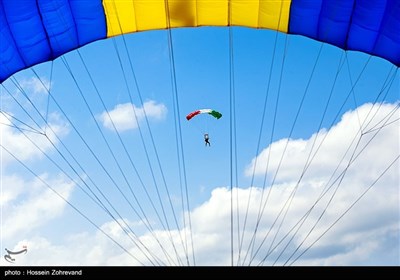Iranian Skydivers Make Parachute Jump