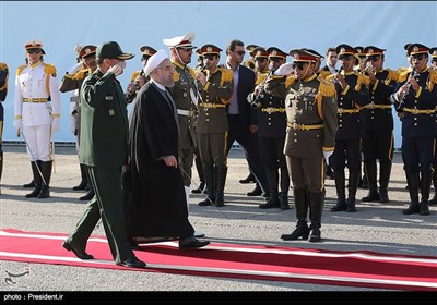 الرئیس روحانی یتفقد معرض قدرات وزارة الدفاع