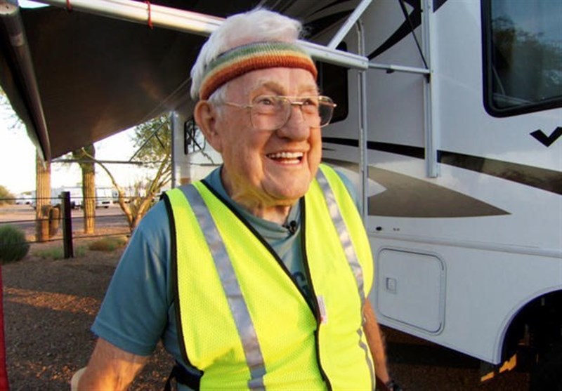 پایان دوی استقامت کهنه‌سرباز 93 ساله آمریکایی+عکس