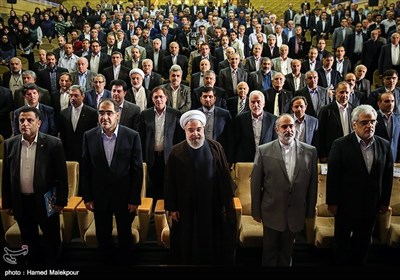 اجرای سرود جمهوری اسلامی در دیدار جامعه پزشکی با رئیس جمهور