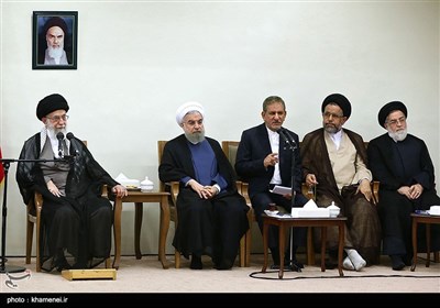 الإمام الخامنئی یستقبل رئیس الجمهوریة وأعضاء الحکومة