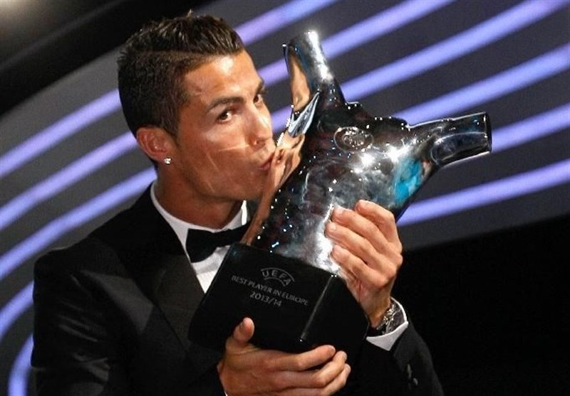فیلم/لحظه انتخاب رونالدو به عنوان برترین بازیکن اروپا