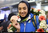 مراسم استقبال از نخستین بانوی مدال‌آور ایران در المپیک در کرج برگزار شد