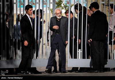 Thousands Attend Funeral for Renowned Iranian Actor, Producer Rashidi