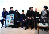 خانواده شهید رجب محمدزاده با امام خامنه‌ای دیدار کردند