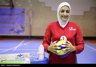 عشرت کردستانی، بازیکن تیم ملی والیبال نشسته ایران و پرچمدار کاروان فرهنگی ورزشی منا در پانزدهمین دوره بازی های پارالمپیک ریو 2016