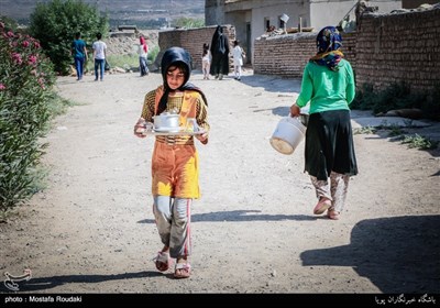 منطقه خاورشهر در روستای قاسم آباد جزء مناطق محرومی است که در حوالی تهران واقع شده است.شغل بیشتر این مردم کار در کوره های آجرپزی است.