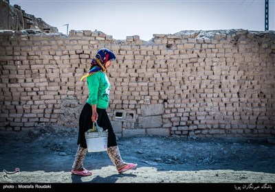 منطقه خاورشهر در روستای قاسم آباد جزء مناطق محرومی است که در حوالی تهران واقع شده است.شغل بیشتر این مردم کار در کوره های آجرپزی است.