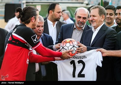 Iran's First VP Attends National Football Team’s Training Session