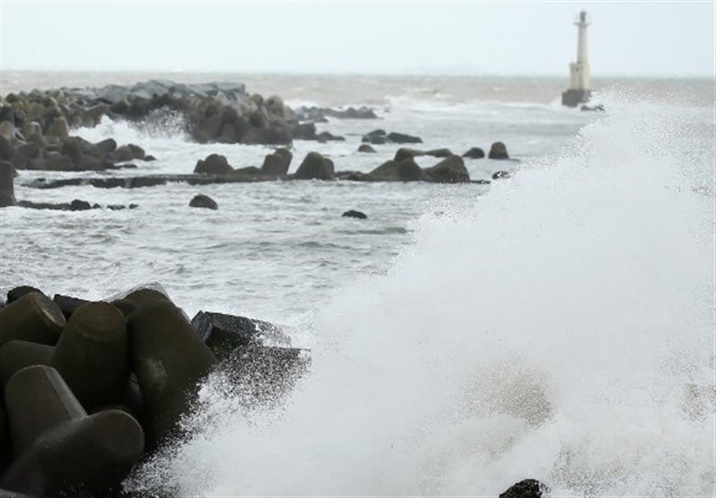 At Least Nine Dead as Typhoon Lionrock Pummels Japan