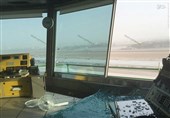 عکس/ شکستن شیشه برج مراقبت مهرآباد بر اثر طوفان