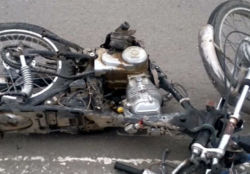فیلم/مرگ دردناک موتورسوار به خاطر خلاف رفتن کامیون