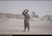مردم سیستان چشم‌انتظار تدبیر ویژه دولت/ طوفان و ریزگرد امان مردم را برید+فیلم