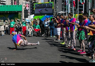 بر افراشته شدن پرچم ایران در دهکده بازی های پارالمپیک 2016
