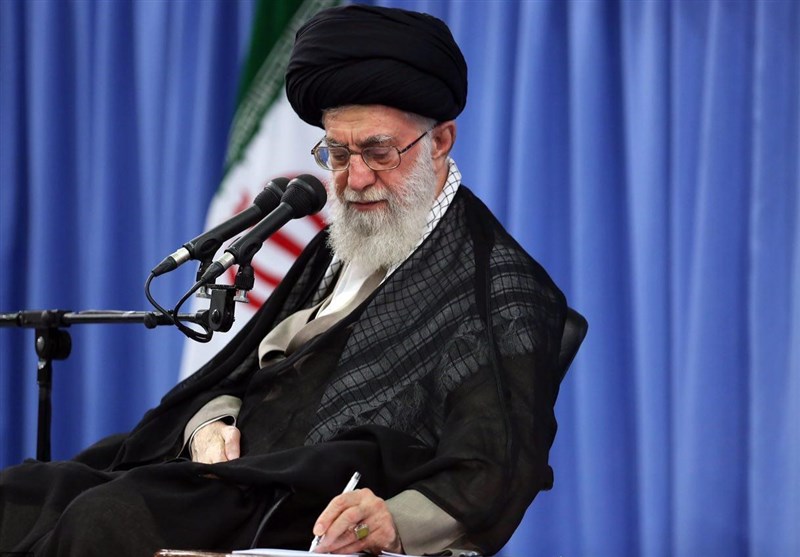 پیام امام خامنه‌ای به اتحادیه انجمن‌های اسلامی دانشجویان در اروپا: &quot;انقلاب نشان «نقش‌آفرینی در مسائل اساسی» را بر سینه جوانان کشور نشاند&quot;