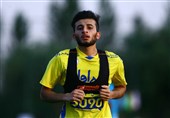 ثبت قرارداد بازیکن جدید استقلال در هیئت فوتبال + عکس