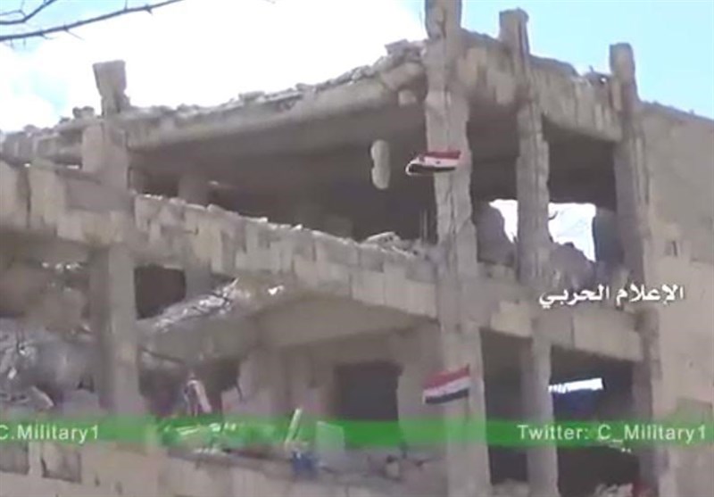 اهتزاز پرچم سوریه بر فراز دانشکده‌های نظامی در جنوب حلب + فیلم