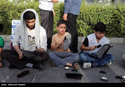 واکس صلواتی در حاشیه مراسم بزرگداشت یوم الله 17 شهریور در خیابان 17 شهریور تهران