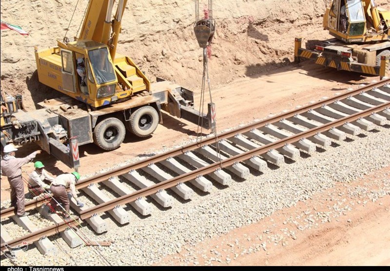 160 کیلومتر از راه‌آهن همدان-تهران ریل‌گذاری شد