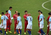 امضا گرفتن برزیلی‌ها از اعضای تیم فوتبال هفت نفره ایران + تصاویر