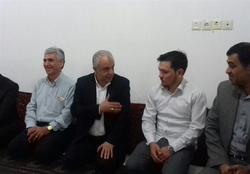 رئیس سازمان حج و زیارت با خانواده یکی از جان باختگان حادثه منا در گنبدکاووس دیدار کرد