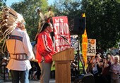 تجمع گسترده بومیان آمریکایی مقابل کاخ سفید در اعتراض به تخریب قبرستان قدیمی+ تصاویر