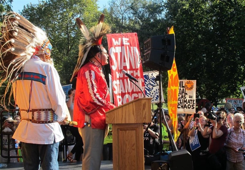 تجمع گسترده بومیان آمریکایی مقابل کاخ سفید در اعتراض به تخریب قبرستان قدیمی+ تصاویر