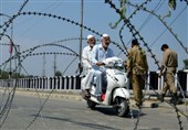 حکومت نظامی در کشمیر لغو شد اما فعالیت‌های روزانه عادی نشده است