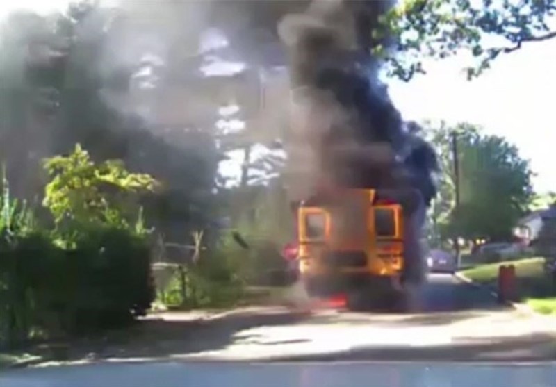 راننده شجاع 20 کودک را از میان آتش نجات داد+فیلم