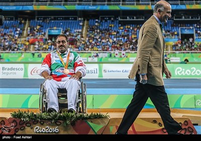 اهدای مدال برنز پرتاب وزنه به اسدالله عظیمی- پارالمپیک ریو 2016