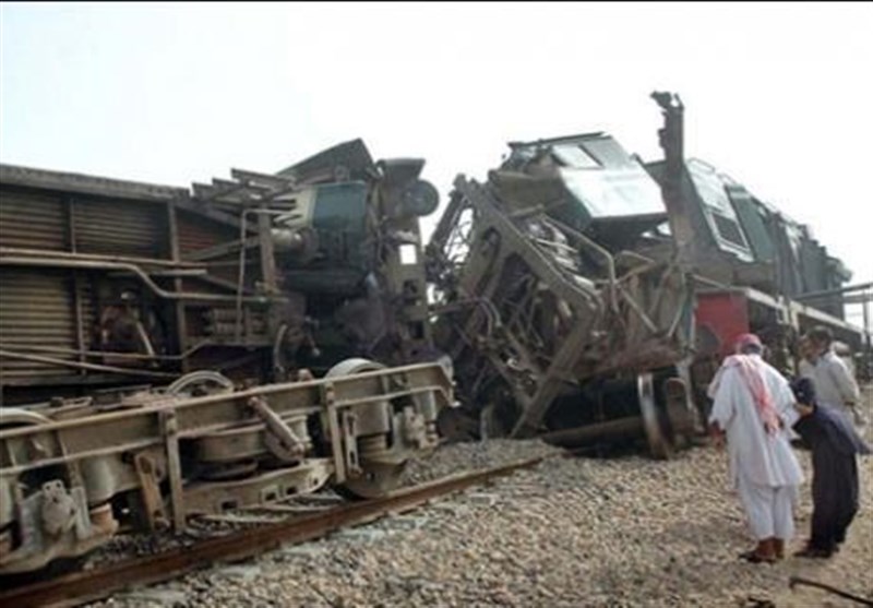 ملتان میں ریل حادثے کے نتیجے میں 6 افراد ہلاک، درجنوں زخمی