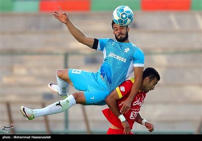 دیدار تیم های فوتبال پیکان و نفت تهران