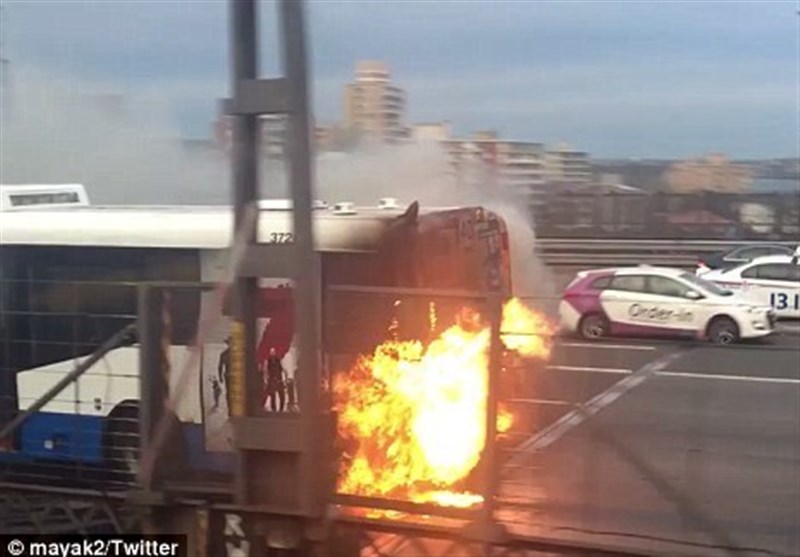 اتوبوس مسافربری در شهر سیدنی استرالیا طعمه حریق شد + عکس و فیلم