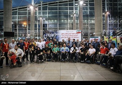 ایرانی چیمپیئنز کی دسیوں میڈلز کے ساتھ وطن واپسی