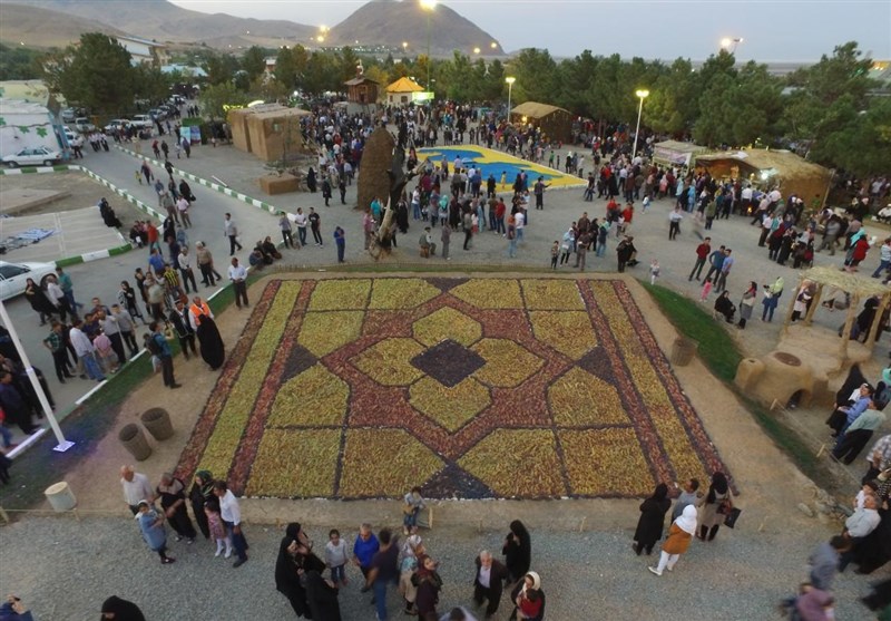 رئیس دفتر کمیساریای عالی پناهندگان سازمان ملل در ایران از جشنواره انگور ارومیه بازدید کرد