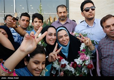 استقبال از ساره جوانمردی در فرودگاه شیراز