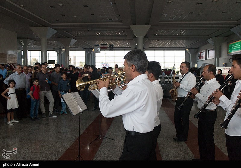 استقبال از قهرمانان پارالمپیکی کرمان در فرودگاه مهرآباد با حضور استاندار