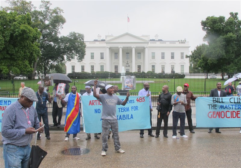 تجمع مقابل کاخ سفید علیه مداخله «بیل کلینتون» در نسل‌کشی کنگو+عکس