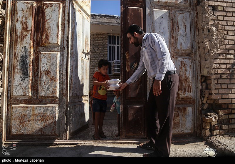 20000 پرس غذای گرم در مناطق محروم ‌تهران از سوی آستان قدس رضوی توزیع شد