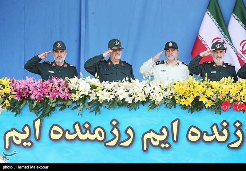 بالصور.. بدء الاستعراض العسکری فی ایران