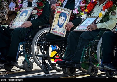 Massive Parades Held in Tehran to Mark Start of Sacred Defense Week