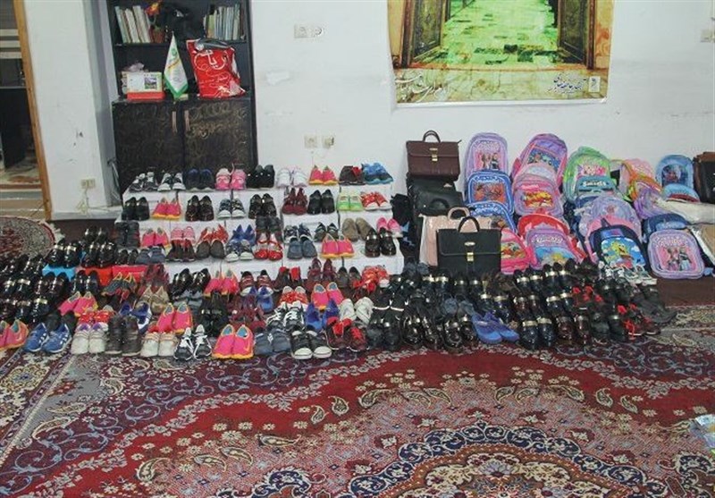 توزیع بسته‌های لوازم التحریر بین کودکان در جنوب تهران