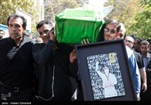پیکر مرحوم بهمن گلبارنژاد در شیراز تشییع و به خاک سپرده شد