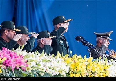 تہران میں ایرانی مسلح افواج کی پریڈ