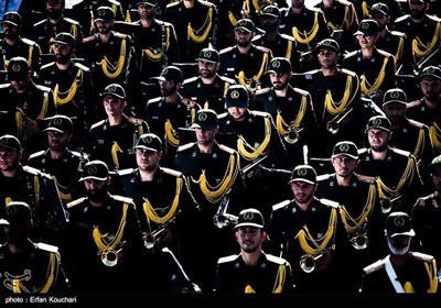 تہران میں ایرانی مسلح افواج کی پریڈ