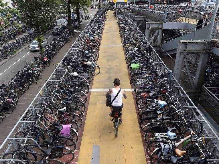 دوچرخه سواری شهری از آمستردام تا تهران