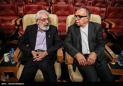 مسعود فروتن و جمشید مشایخی در مراسم اختتامیه دومین جشنواره بین‌المللی عکس برج میلاد تهران