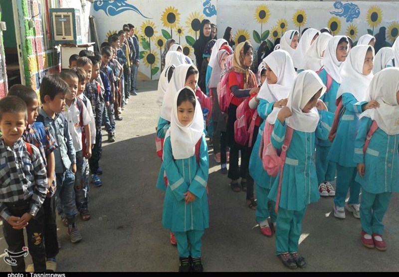 کاهش 80 درصدی تقاضای روپوش مدارس در زنجان/ سردرگمی دانش‌آموزان و اولیا برای تهیه لوازم سال تحصیلی جدید